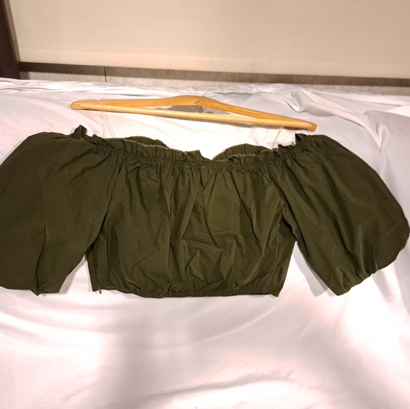 Better Be | variety sizes | Hunter Green off Shoulder Crop Top - Picture 2 of 4